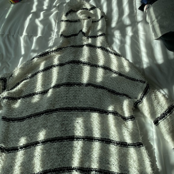 white fuzzy jacket - Picture 2 of 3